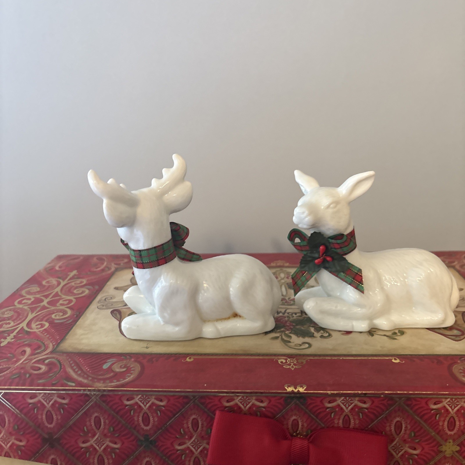 Set Of White Porcelain Deer With Holiday Bows 4×3.5 In