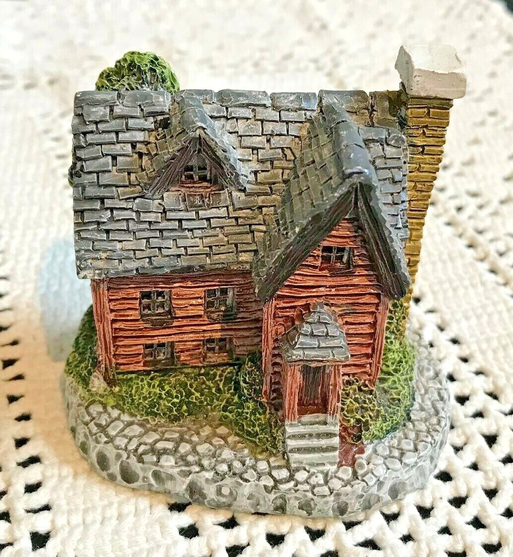Cricket Cottage Village Figurine 1987 Museum Collections