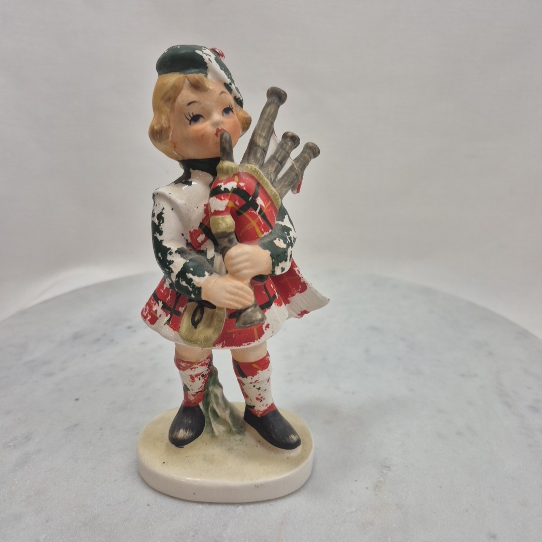 Vintage 1960’s Lefton Figurine Scottish Boy/ Girl Playing Bagpipes #3930 Japan