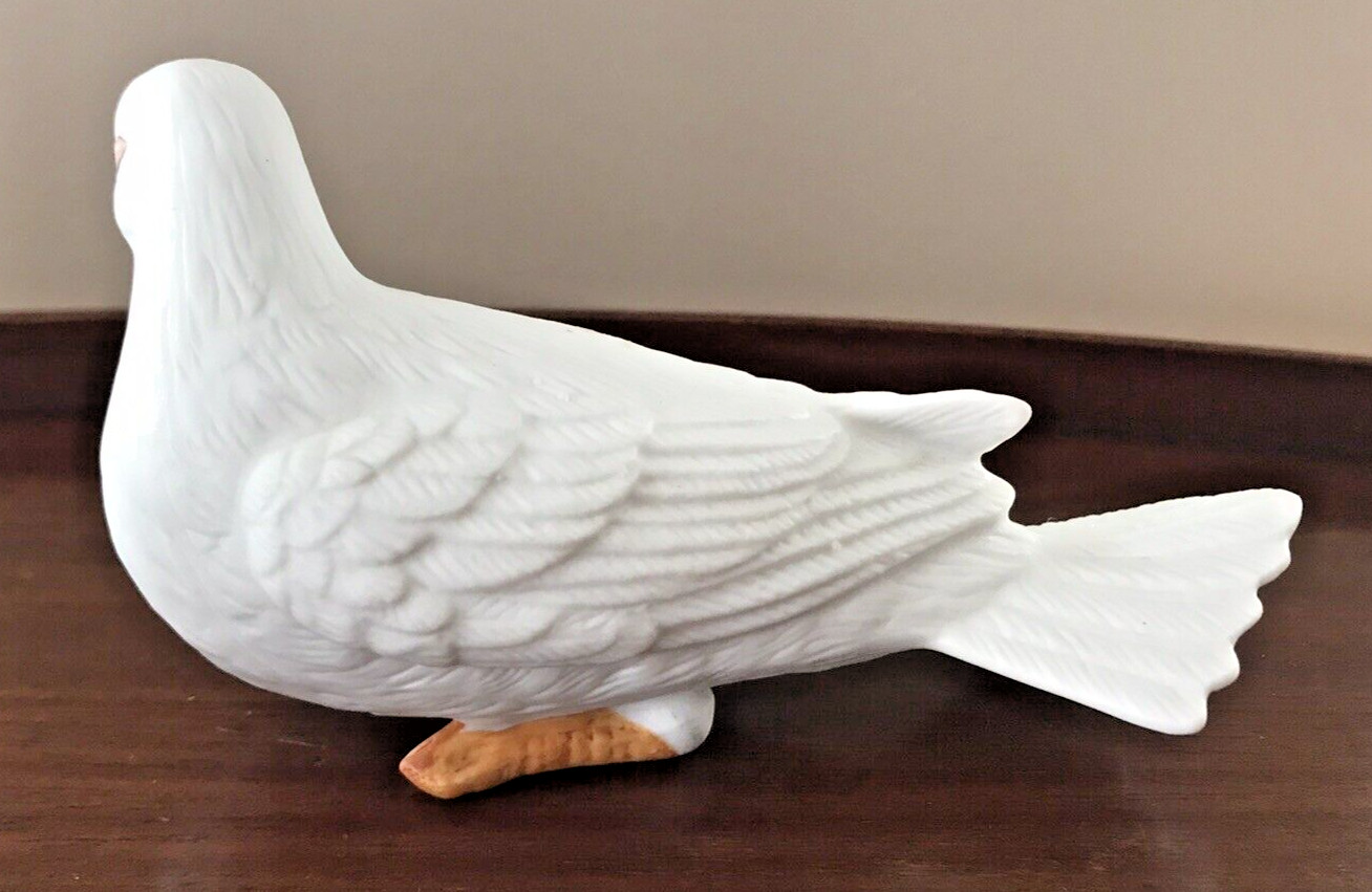 Vintage Homeco White Dove Love Bird Pair Bisque Porcelain 8856 Realistic Details