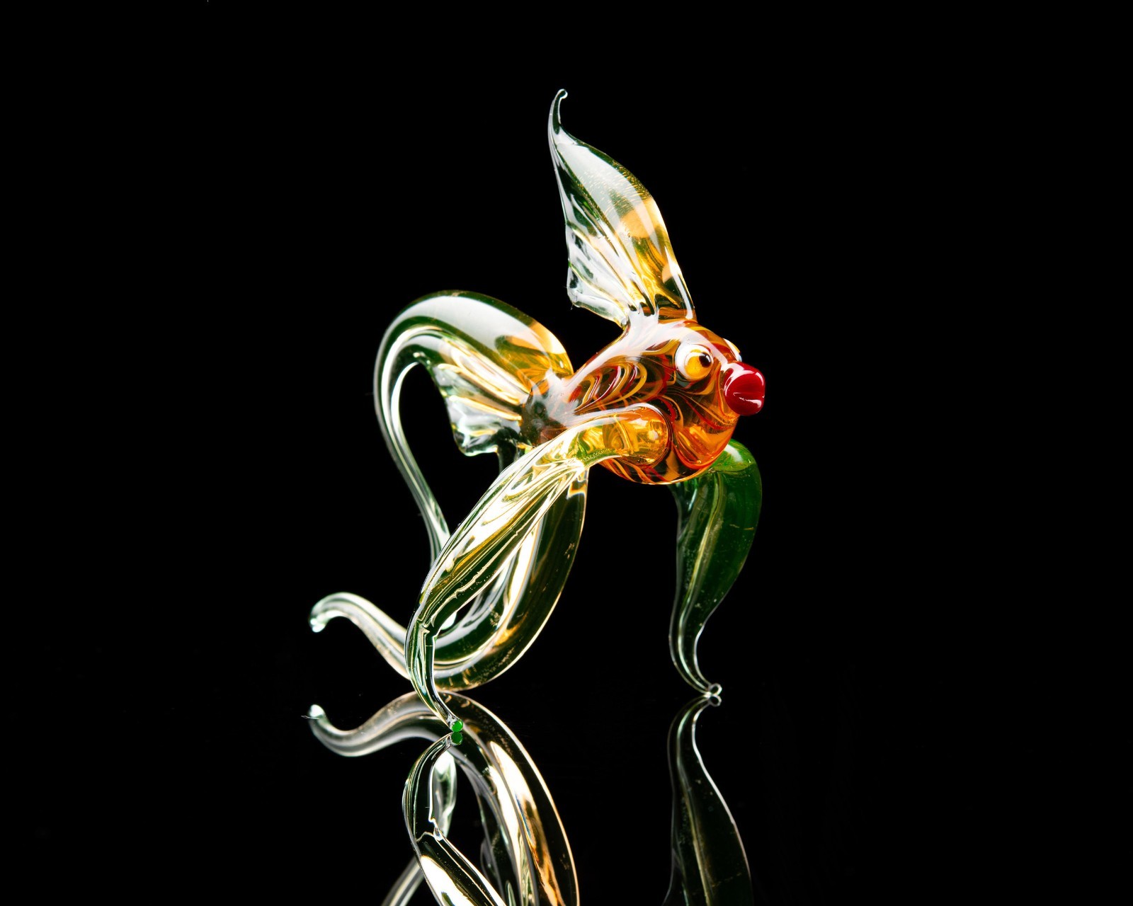 Handmade Uranium Glass Fish – Glowing Lampwork Figurine, UV Light Reactive