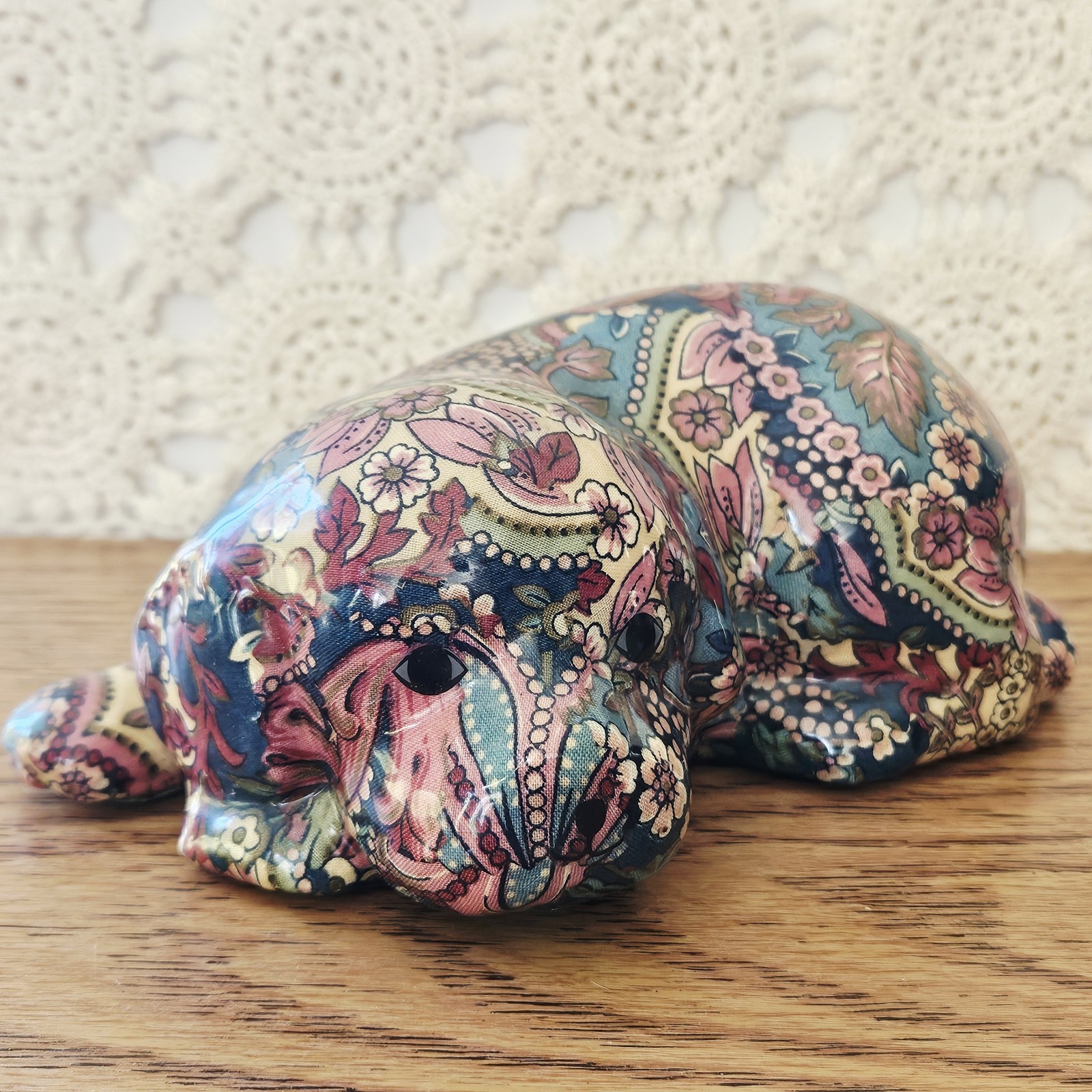 VTG Glazed Decoupage Fabric Floral Patchwork Ceramic Puppy Dog Foam Bottom 8″x5″