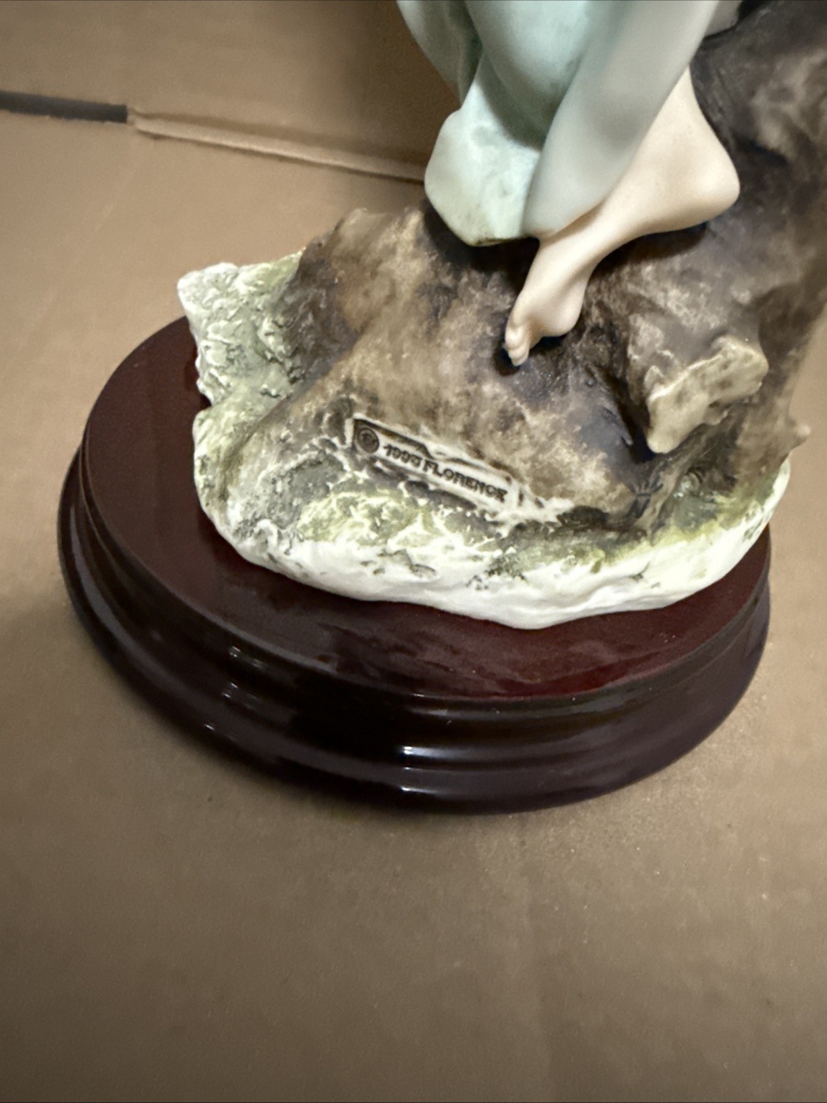 Giuseppe Armani Limited Edition 0499C Young Lady with Doves” 15 1/2 in high