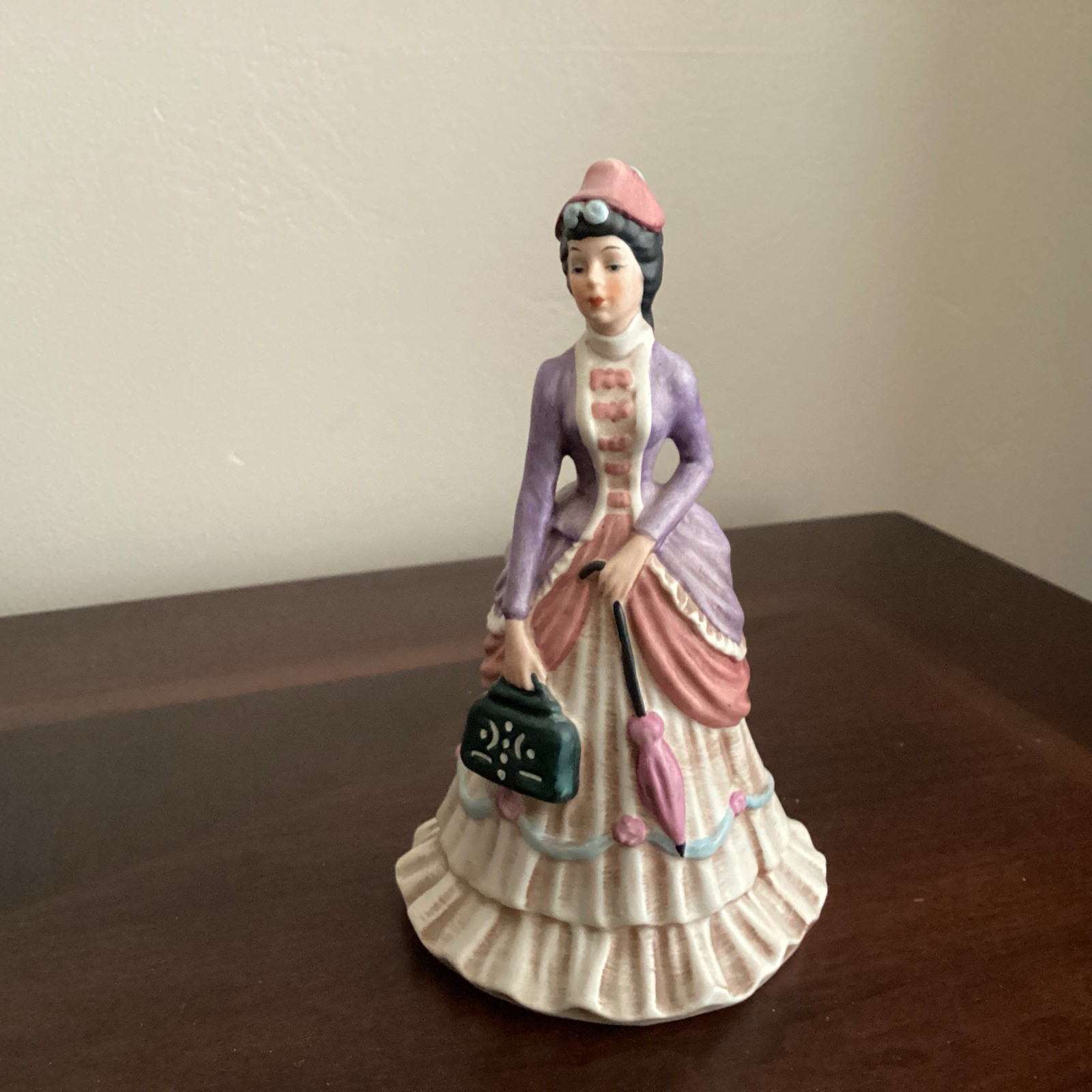 AVON 1973 Mrs Albee First Lady Award Goebel Rare 1000/6500