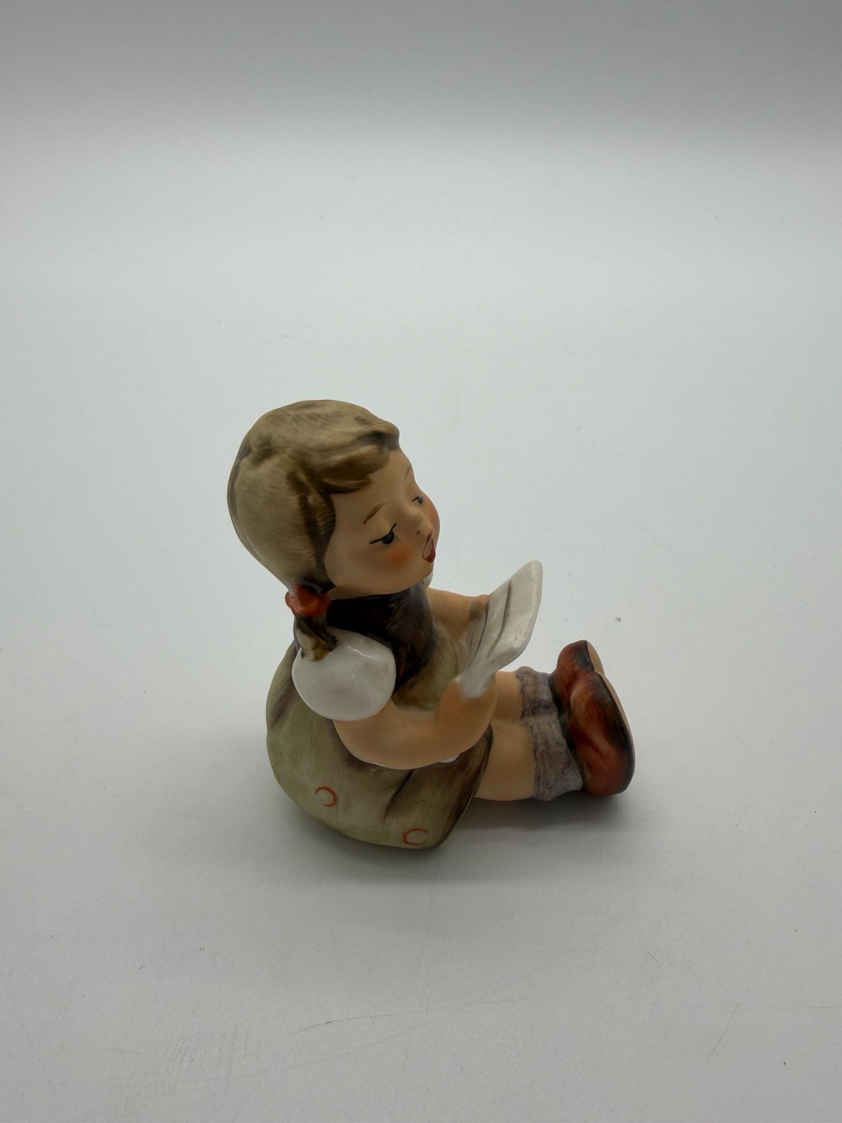 Mini 2.5 Inch Hummel Goebel Figurine “Girl with Sheet Music” # 389 MINT 1979