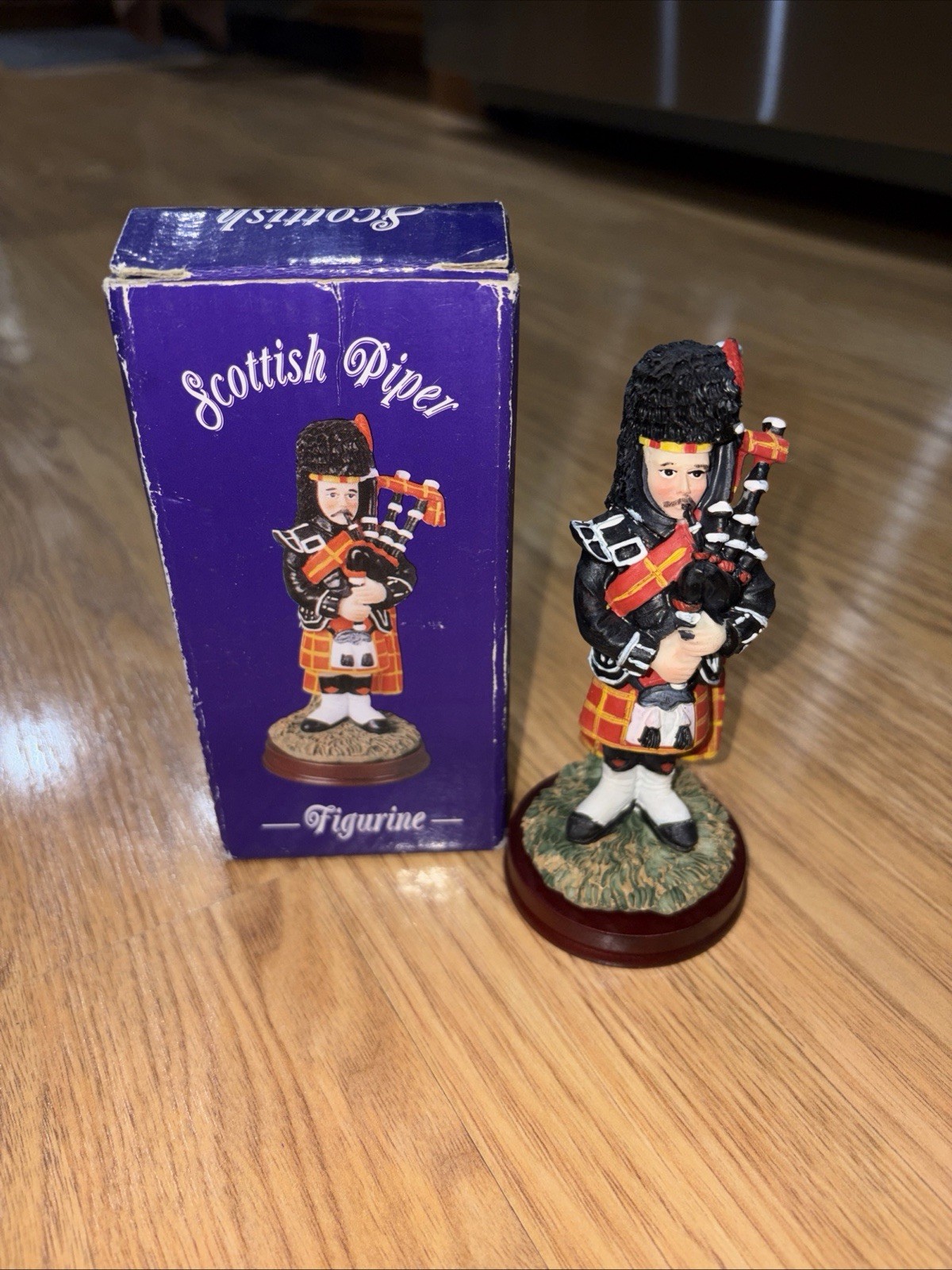 Scottish Bagpiper Figurine From Thistle Products 2003