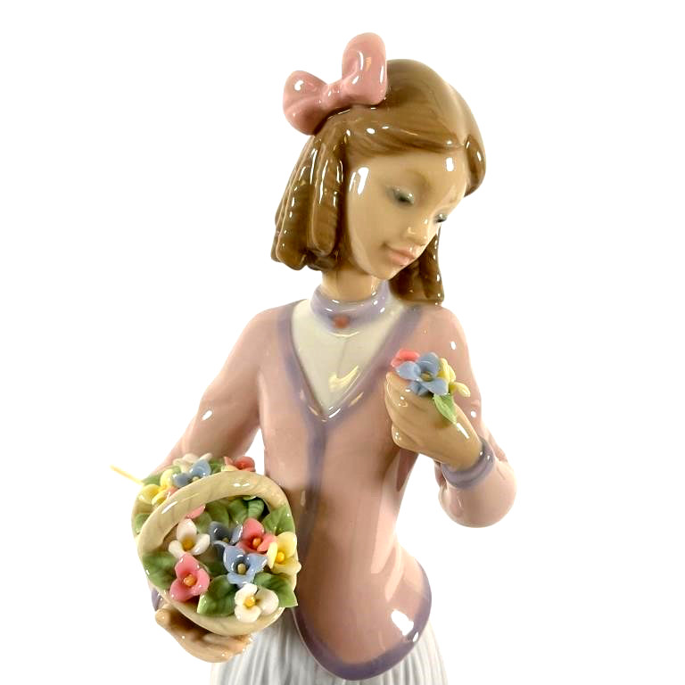 LLADRO INNOCENCE IN BLOOM 1996 SOCIETY PORCELAIN FIGURINE 7644G