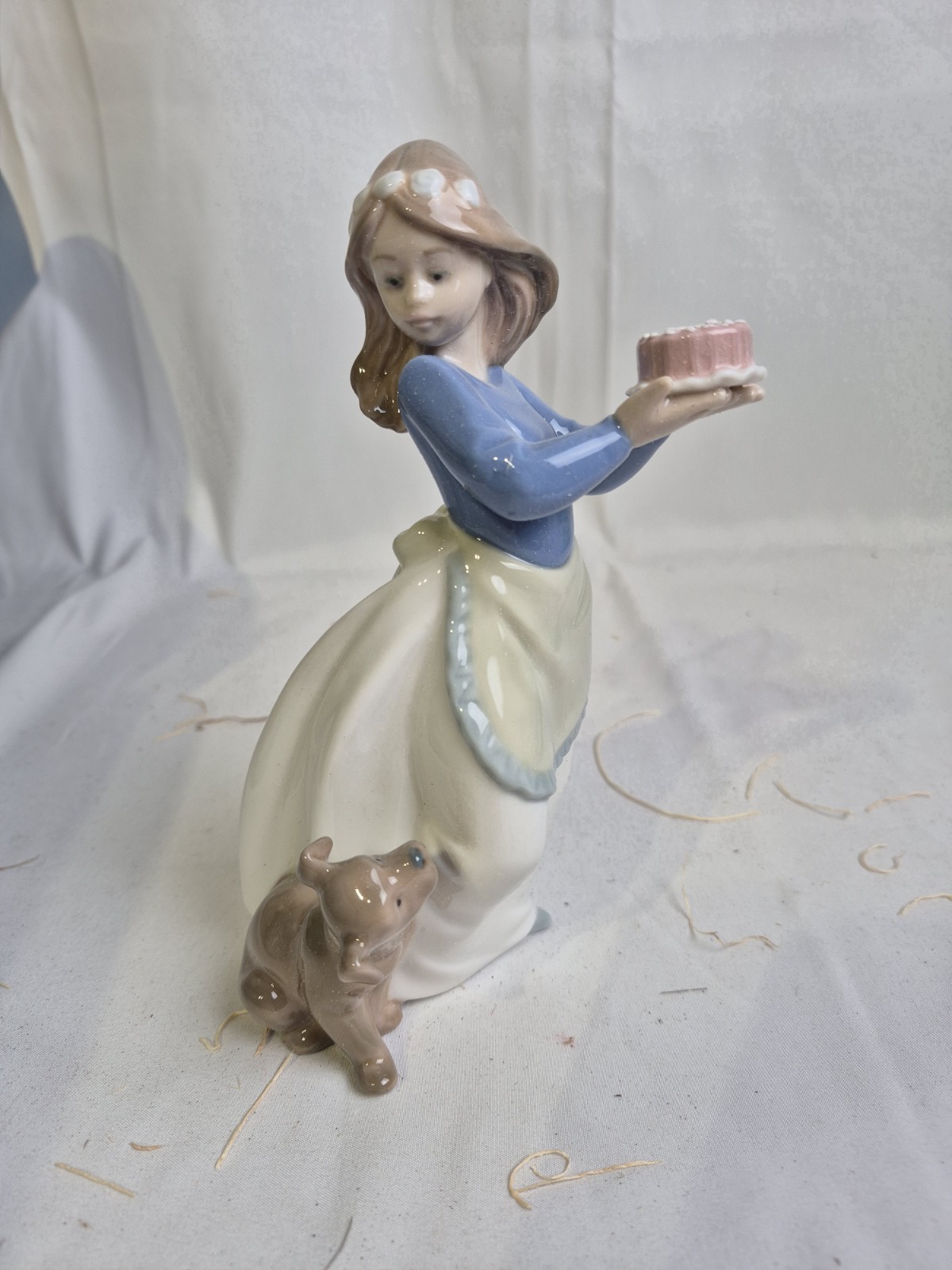 Vintage Lladro Nao Spain #1045 Puppy’s Birthday Girl with Cake Dog 7.5″ W/ Box