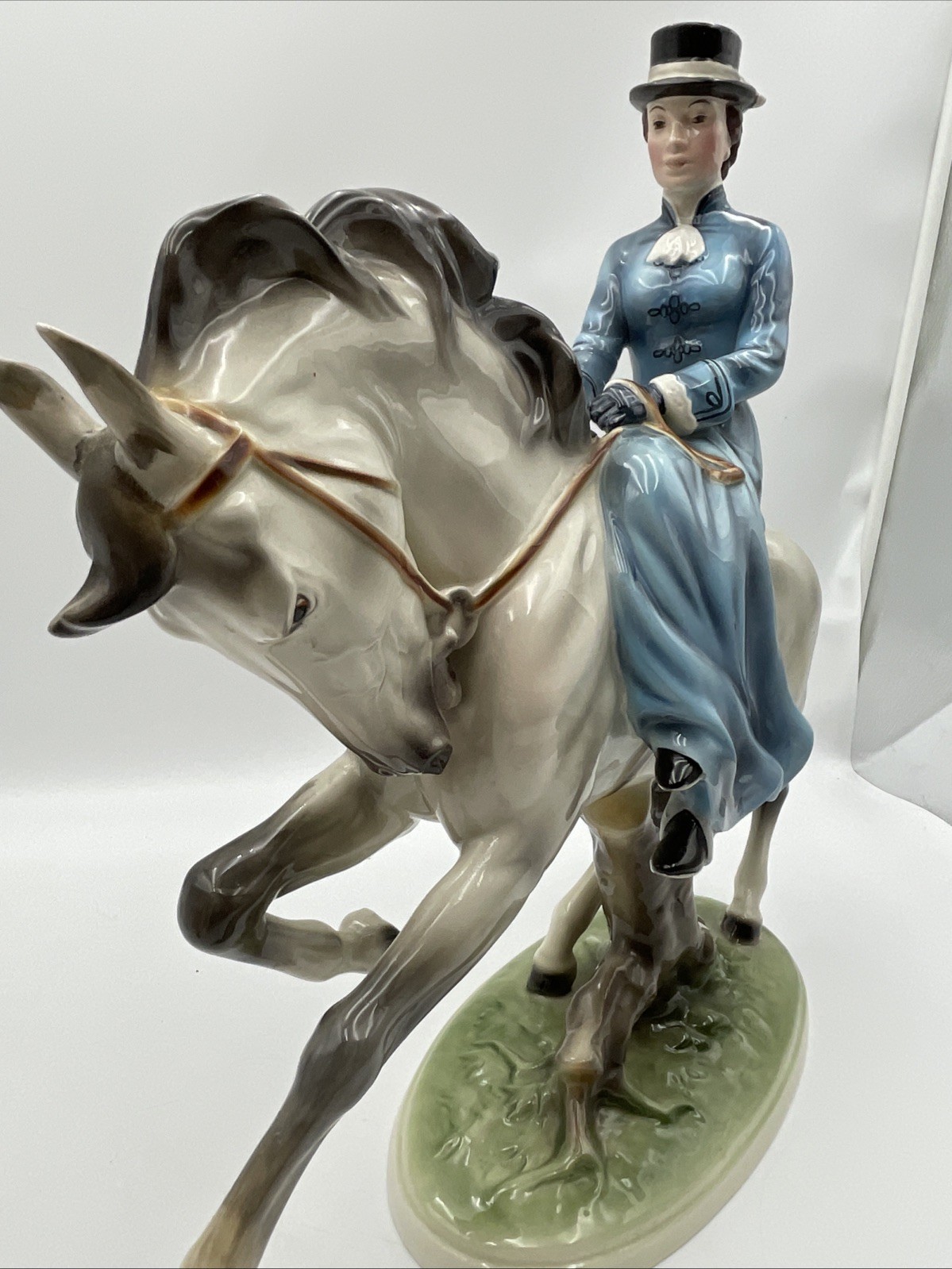 Keramos Wien Kaiserin Elisabeth Sisi Equestrian Figurine Chocholka 18″