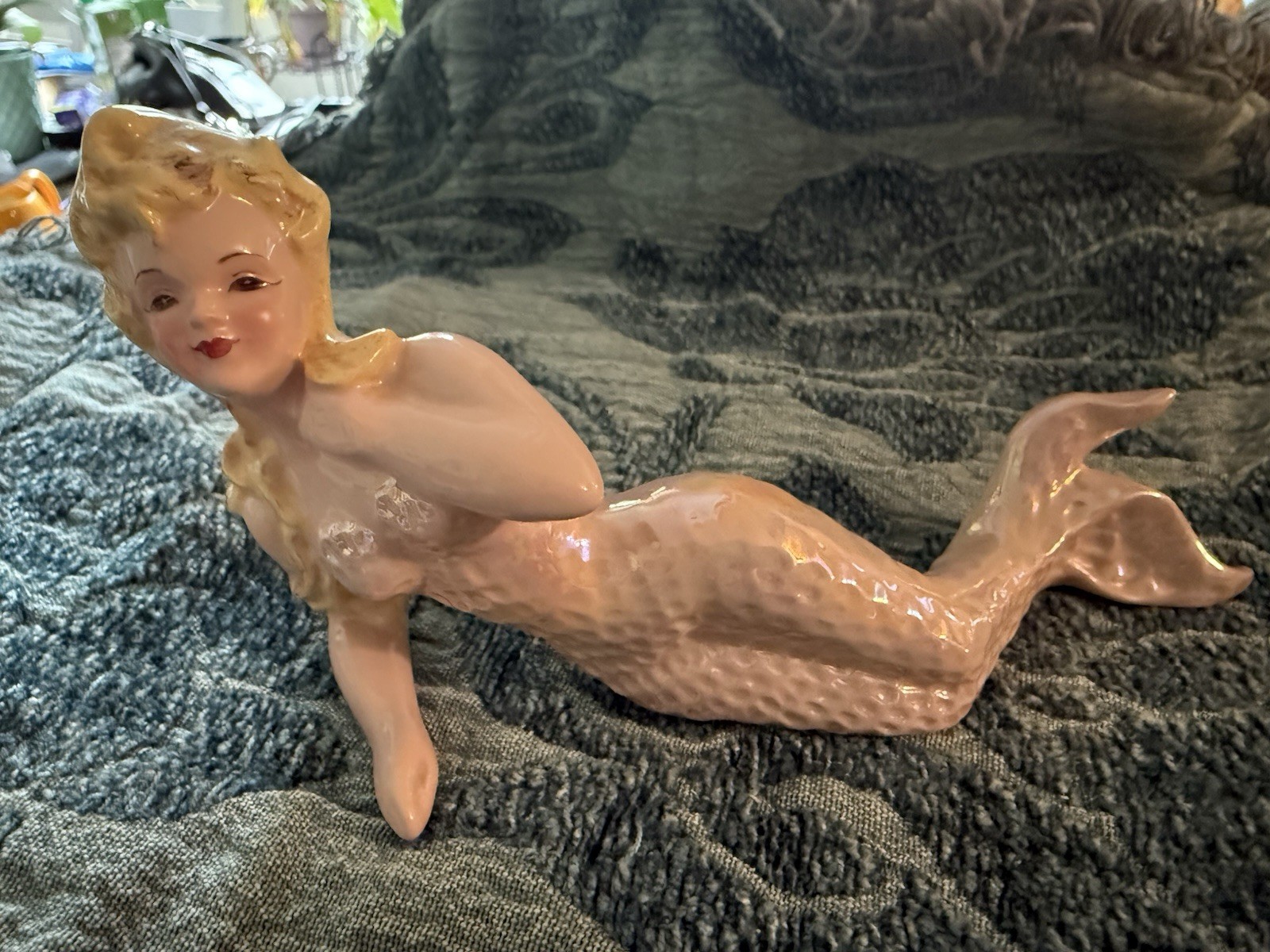 FLORENCE CERAMICS MERRYMAID MERMAID – BLONDE HAIR – PINK OUTFIT – LYING ON SIDE