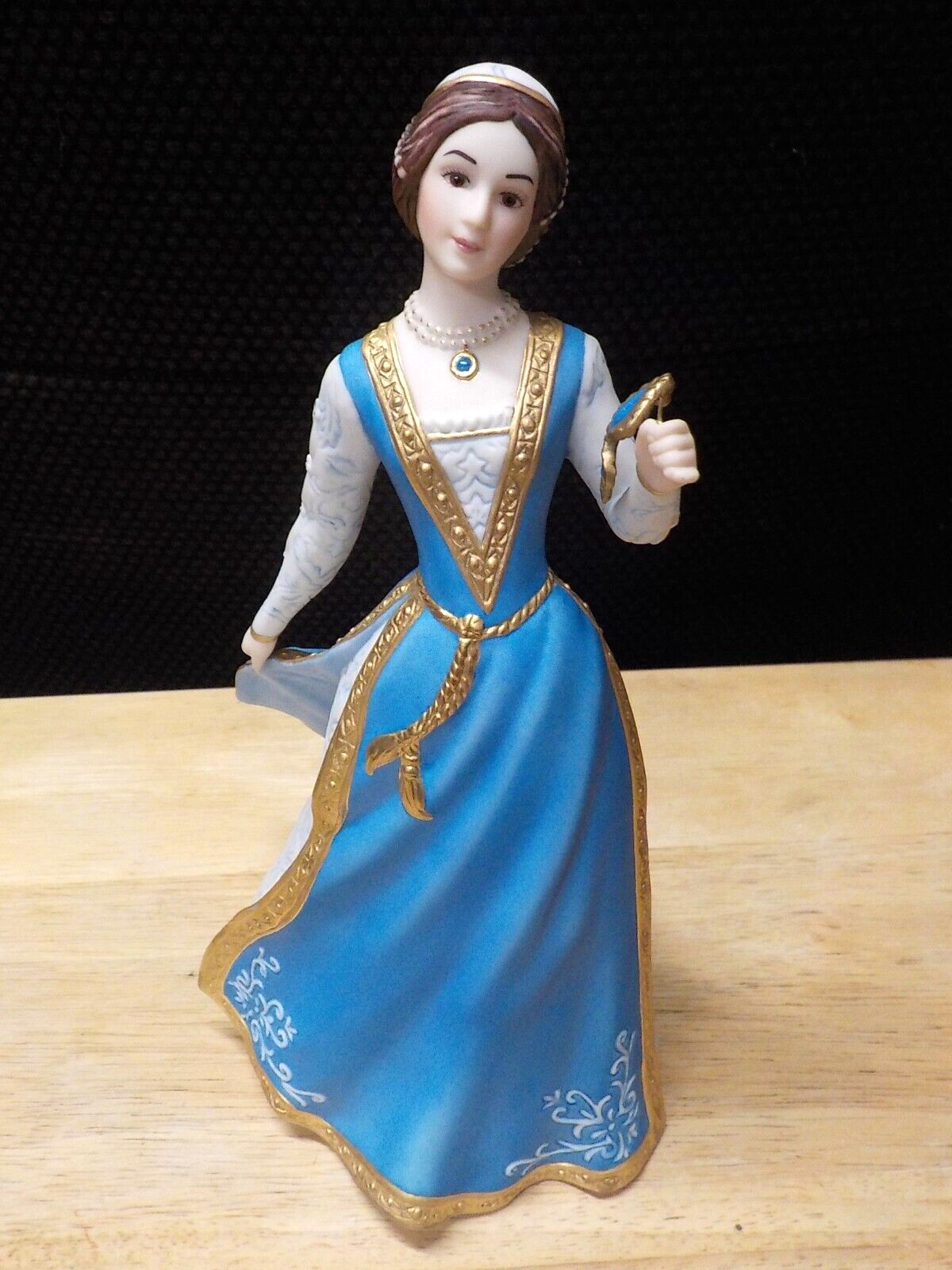 1989 LENOX JULIET THE LEGENDARY PRINCESSES FIGURINE GOWN & MASK PREOWNED