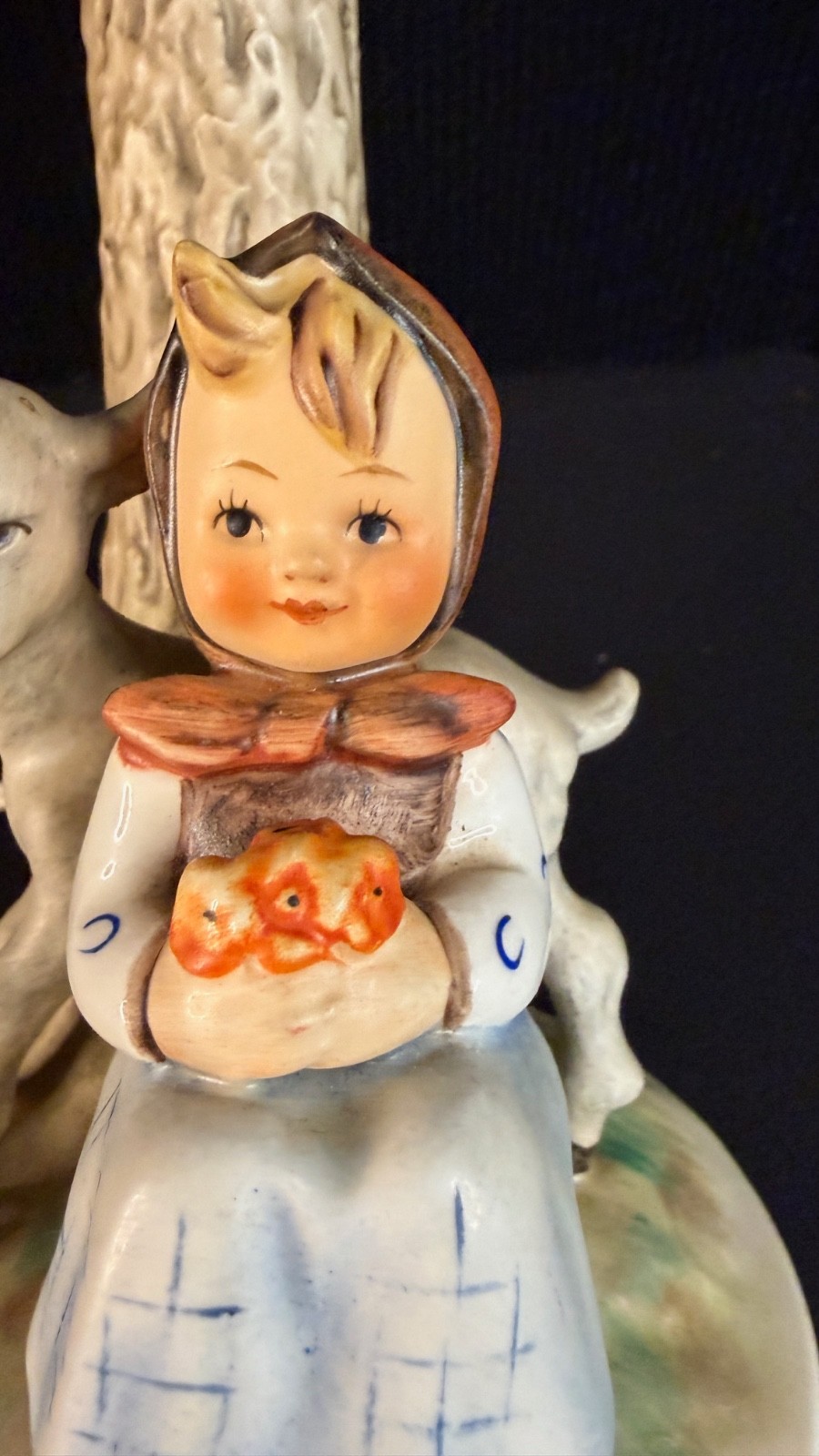 Hummel Figurine No.228 ” Good Friends” Table lamp 10″ High
