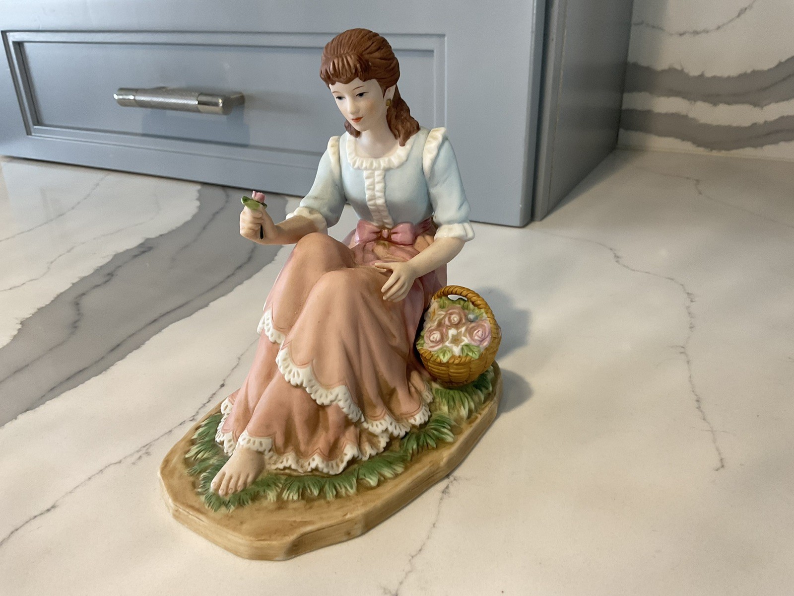 Home Interiors Porcelain Figurine “Behold the Beauty” 14010-99