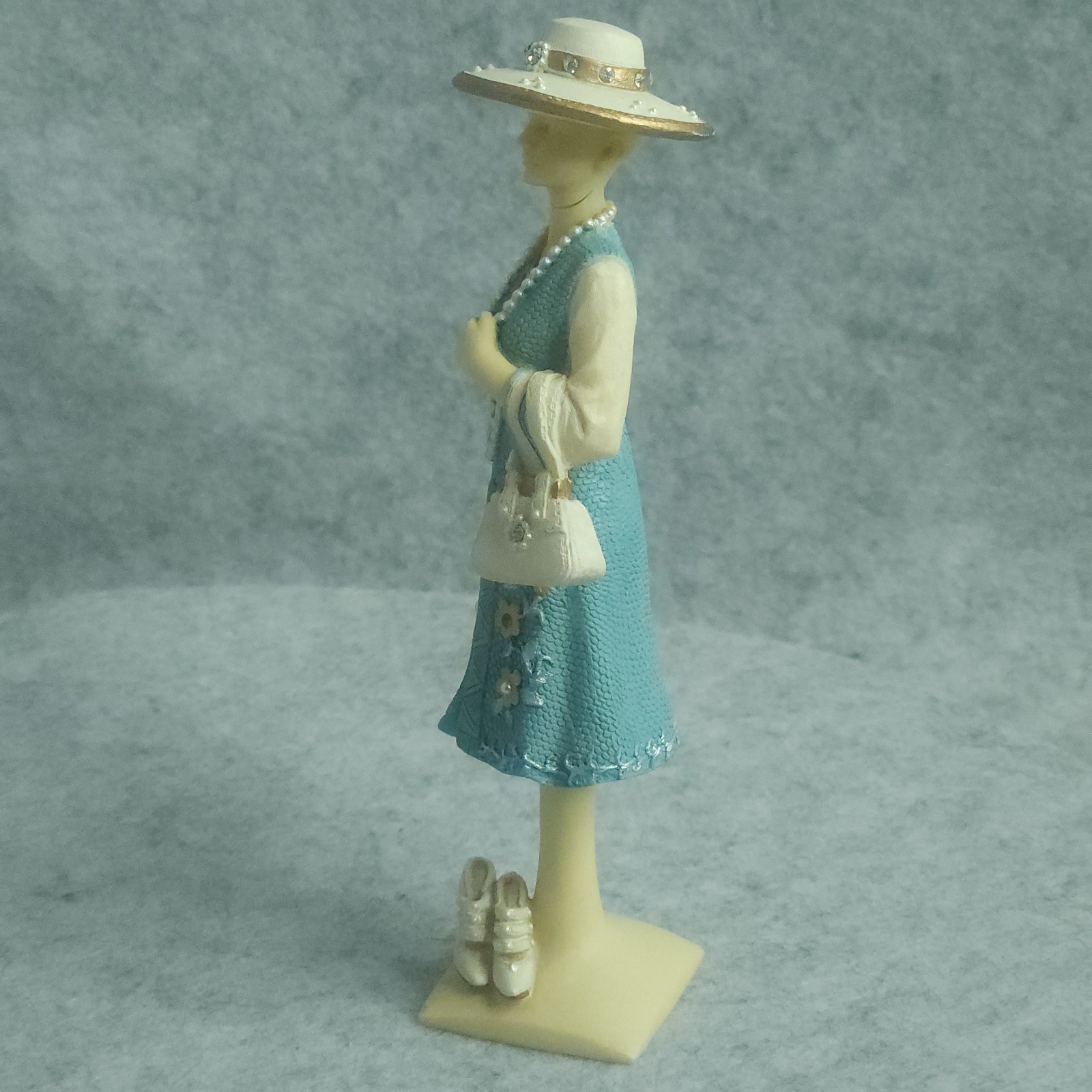 Lady Elizabeth of London Women of the World Figurine Resin Lady Hat Purse 5.75″