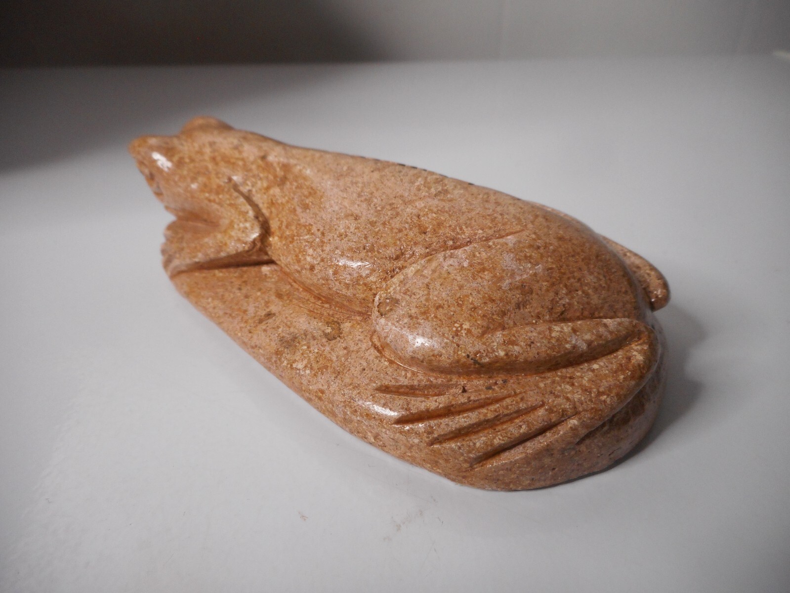 Hand-Carved Beige Sheen Stone Crouching Frog Figurine Paperweight Panama 5″x3″