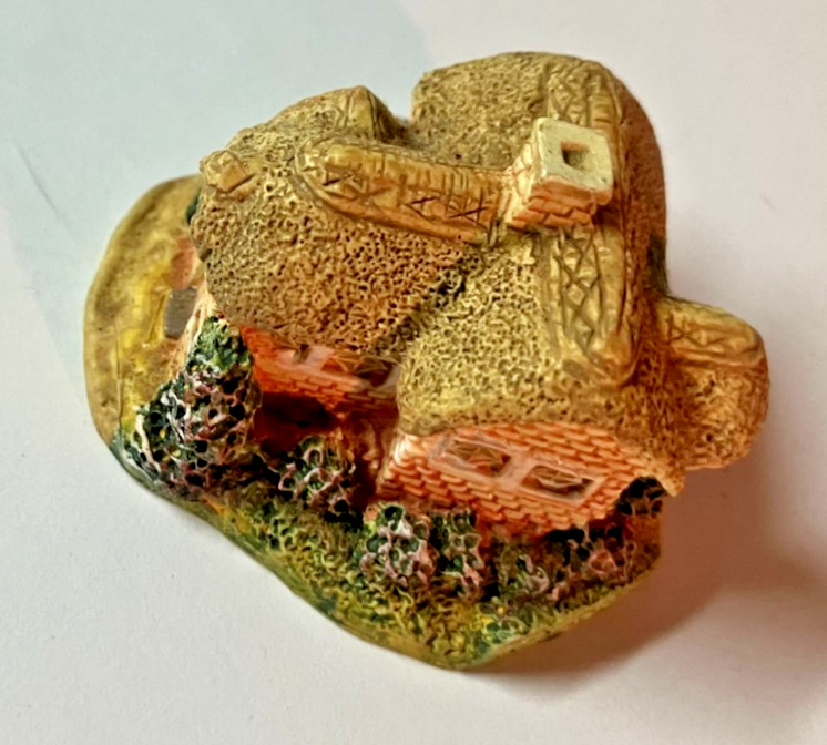 EPL Miniature Cuggly Wugglies Collection English Cottage House Figurine 1.75 in!