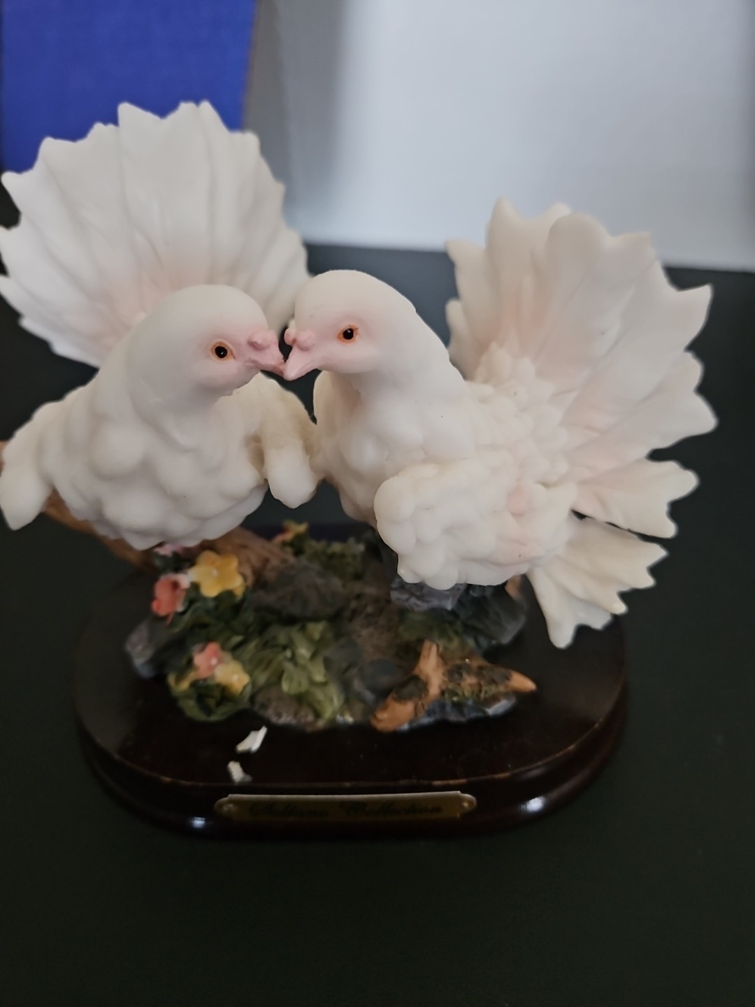 Soltano Collection Kissing Doves Figurine 5″ x5″x 3 1/4″
