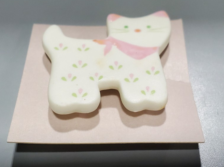 Hallmark Porcelain Cat Lapel Pin.. Pink Scarf