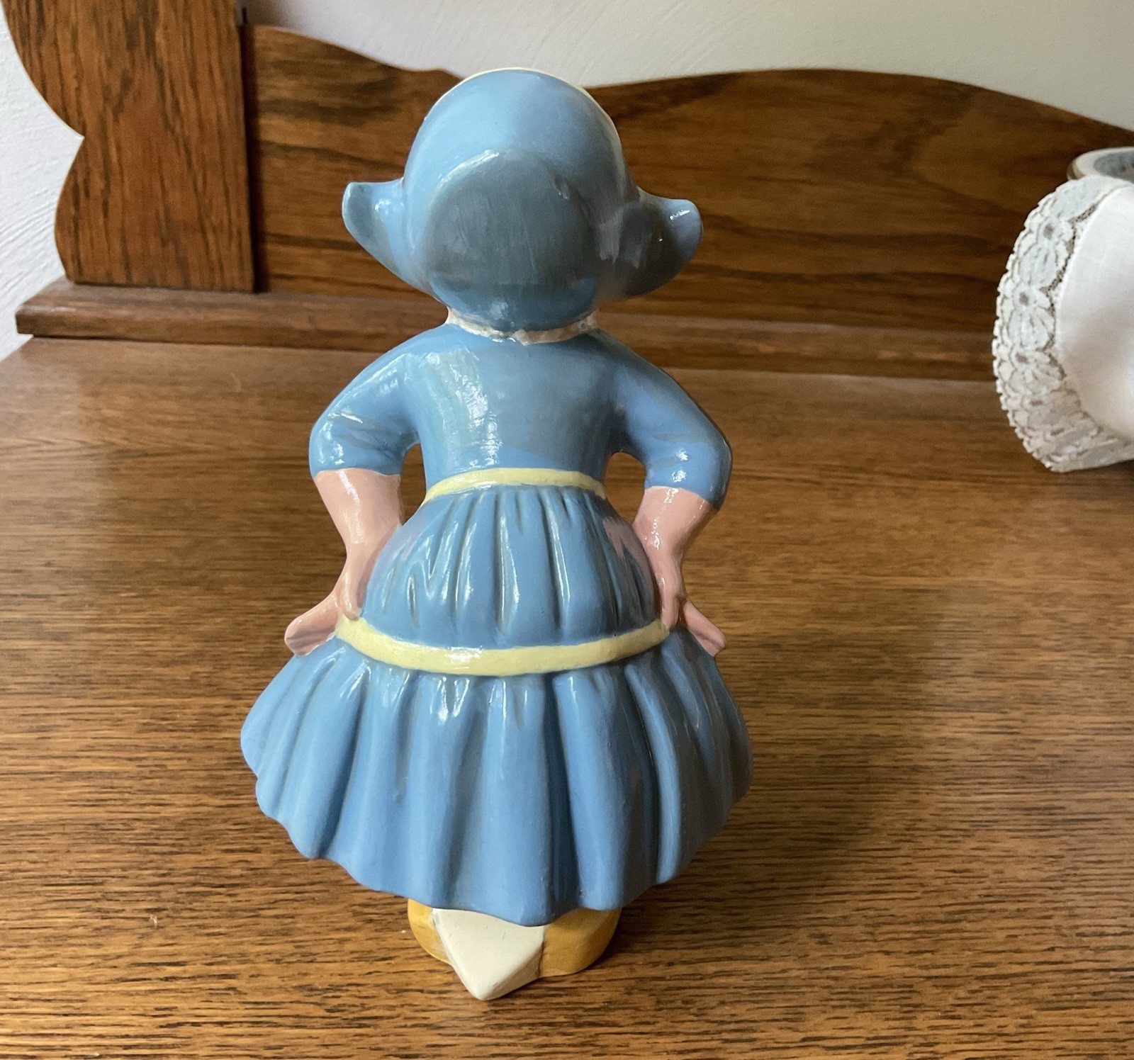 Hand Painted Ceramic Holland Delft Style Dutch Kissing Boy and Girl