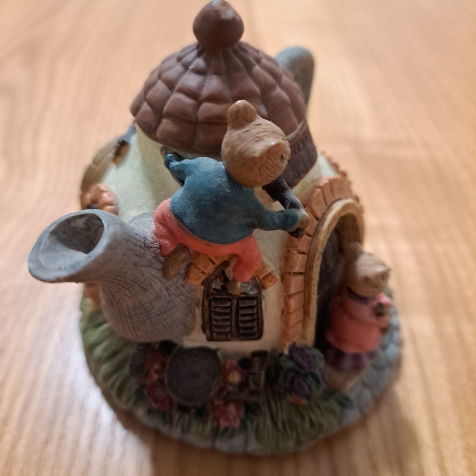 Dezine Mouse Lodge Mouse Tea Pot House Cottage Mini Mice Figurine Trinket Box 93