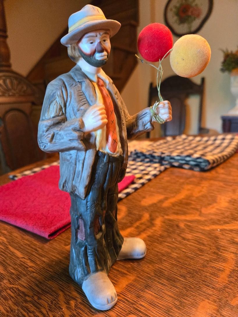 E. Kelly Jr. Clown with Balloons Figurine