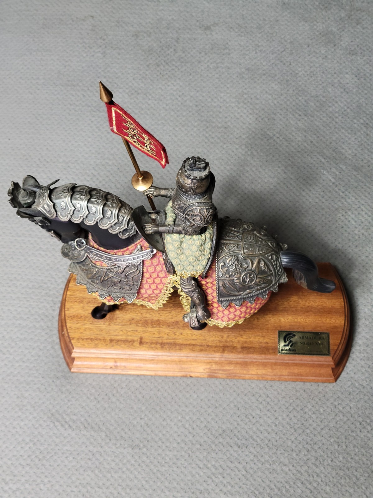 Armored Medieval Germanic Knight On Horse Lance Armadura Siglo XVI 13.5″ x 13.5″