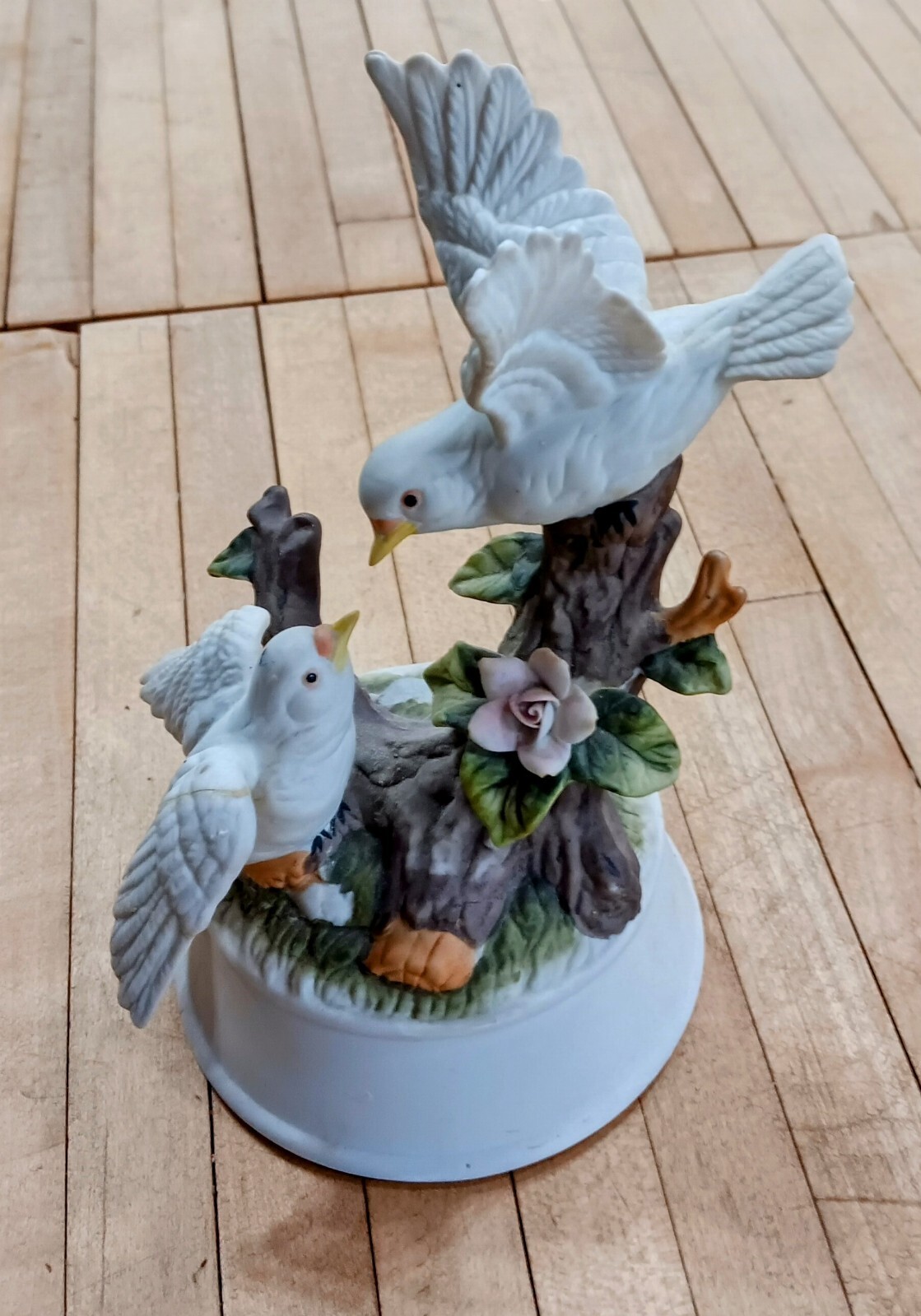 Porcelain Dove Music Box Figurine – 7″ Ceramic Birds & Flowers Scene