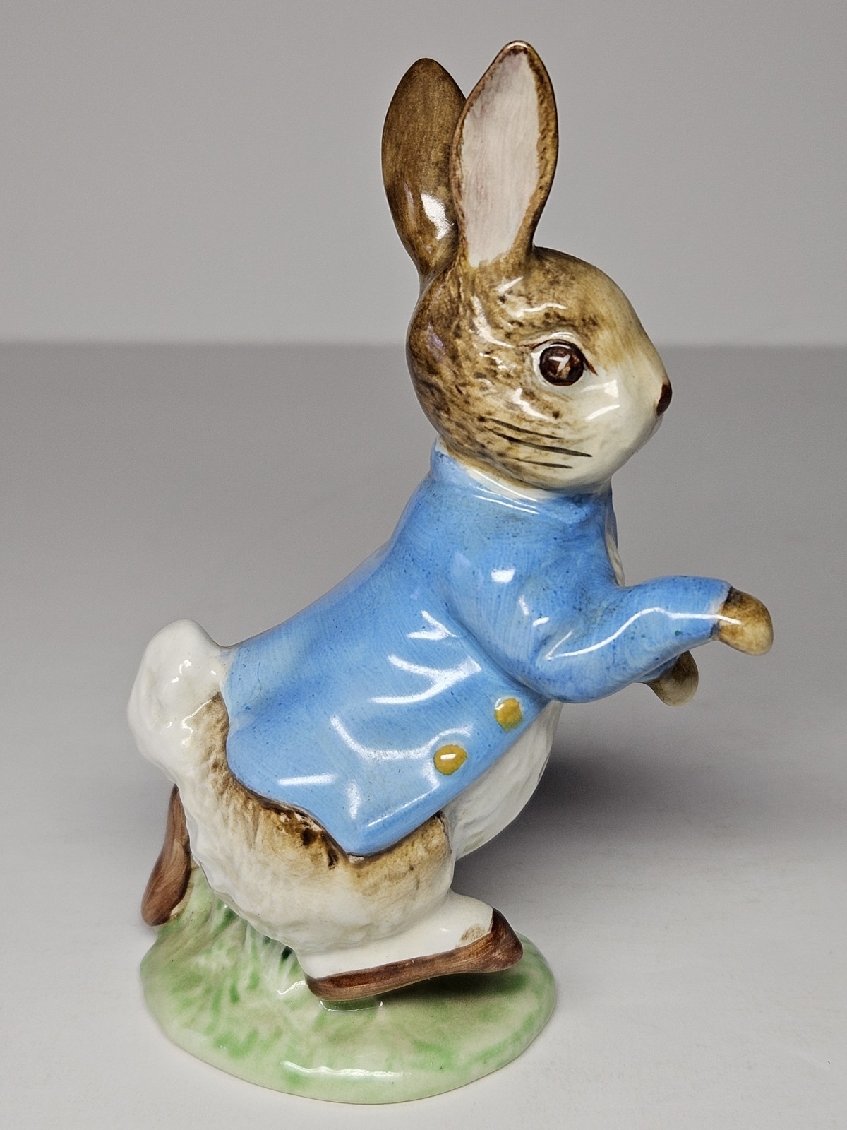 Beatrix Potter Beswick Figurine Peter Rabbit short base GOLD backstamp 1980