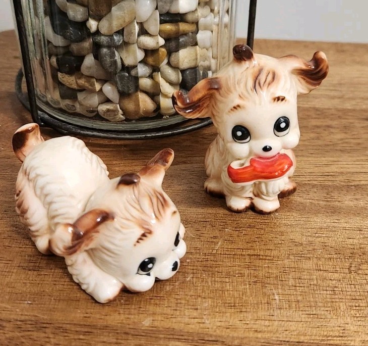 Kitchy Vintage Anthropomorphic Bone China Puppy Dog Carrying Slipper Set/2 VGUC