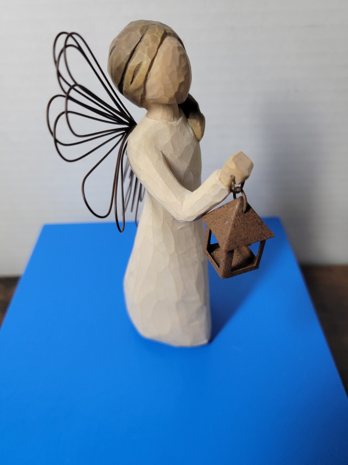 Willow Tree ANGEL of HOPE w/ Lantern Figurine Demdaco 5″ Susan Lordi NEW