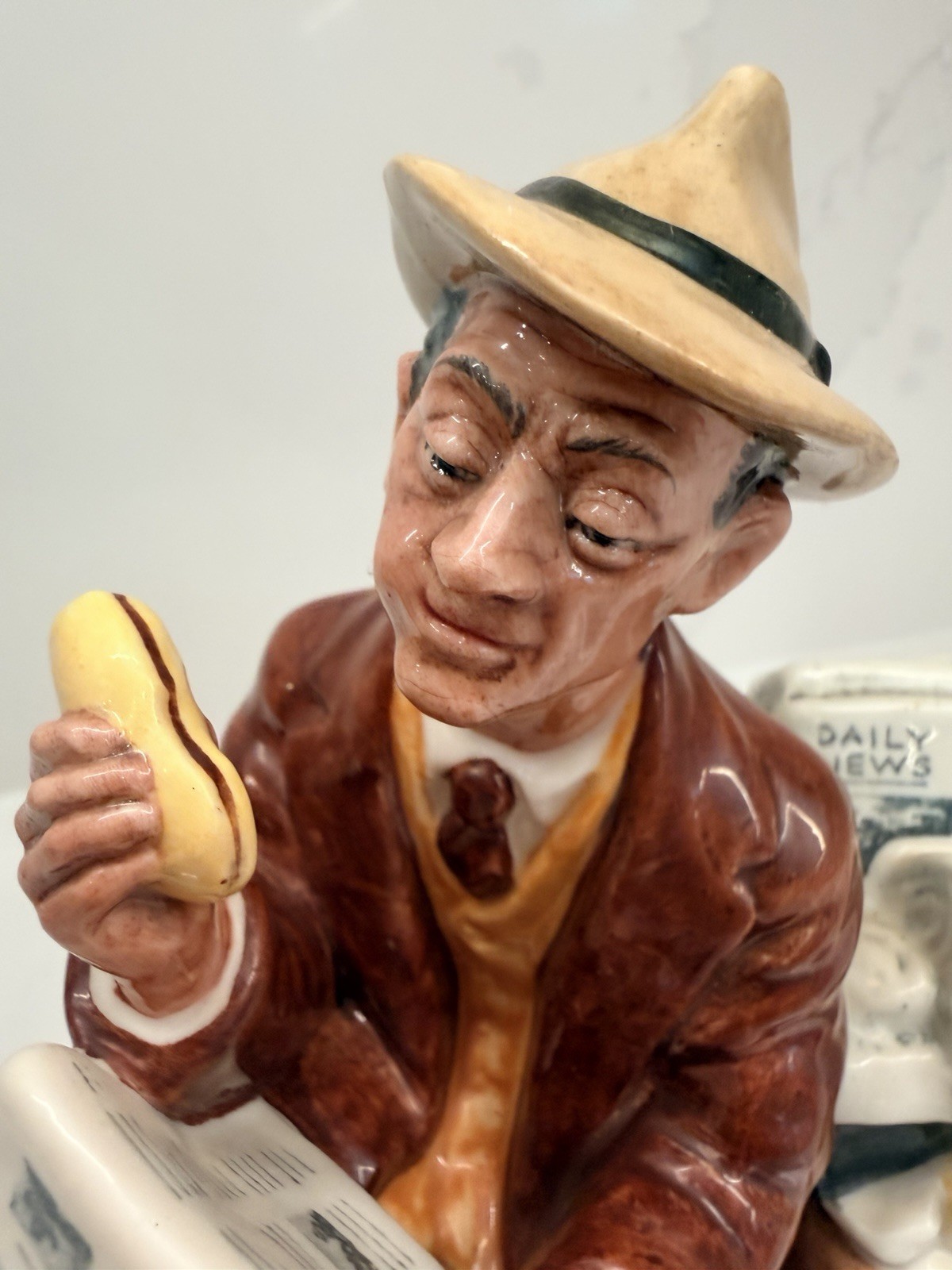 Royal Doulton 1976 Stop Press HN2683 Character Figurine Newspaper Seller