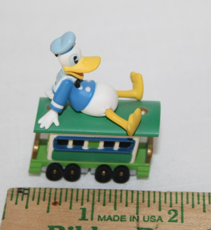 EUC Hallmark Merry Miniatures Mickey Express Donald Duck Passenger Car IN BOX-G9