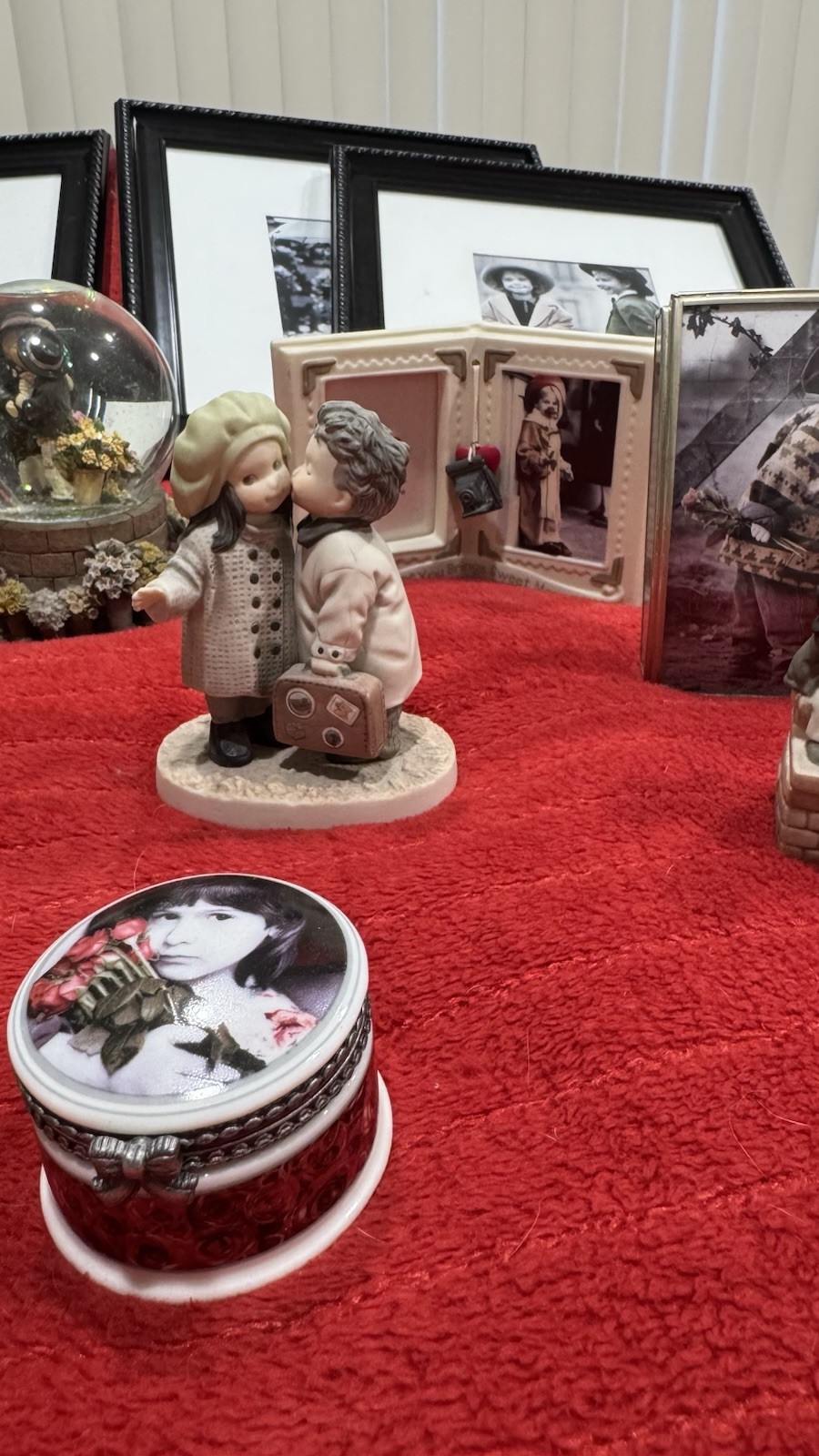 KIM ANDERSON Mint Condition Collection With 4 Bonus Wall Pictures!!!