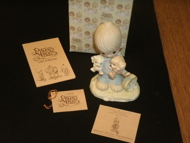 PRECIOUS MOMENTS E-3107 BLESSED ARE THE PEACEMAKERS 1979 J&D-BOY-CAT-DOG-w/BOX