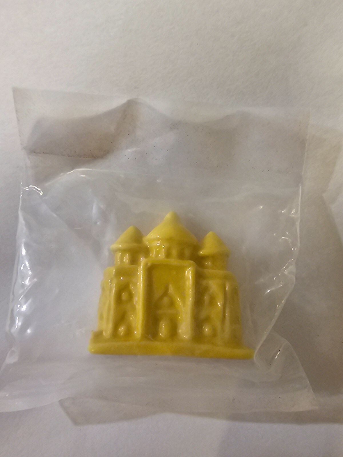 Red Rose Tea Wade World Monument Series TAJ MAHAL Yellow Figurine NEW