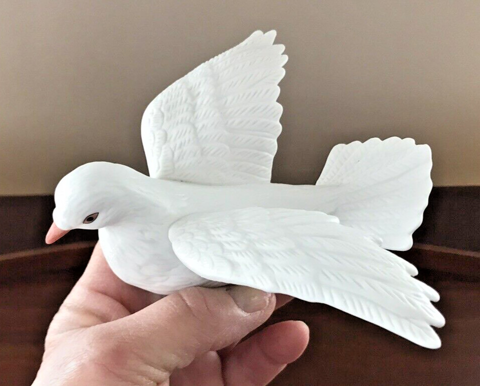 Vintage Homeco White Dove Love Bird Pair Bisque Porcelain 8856 Realistic Details