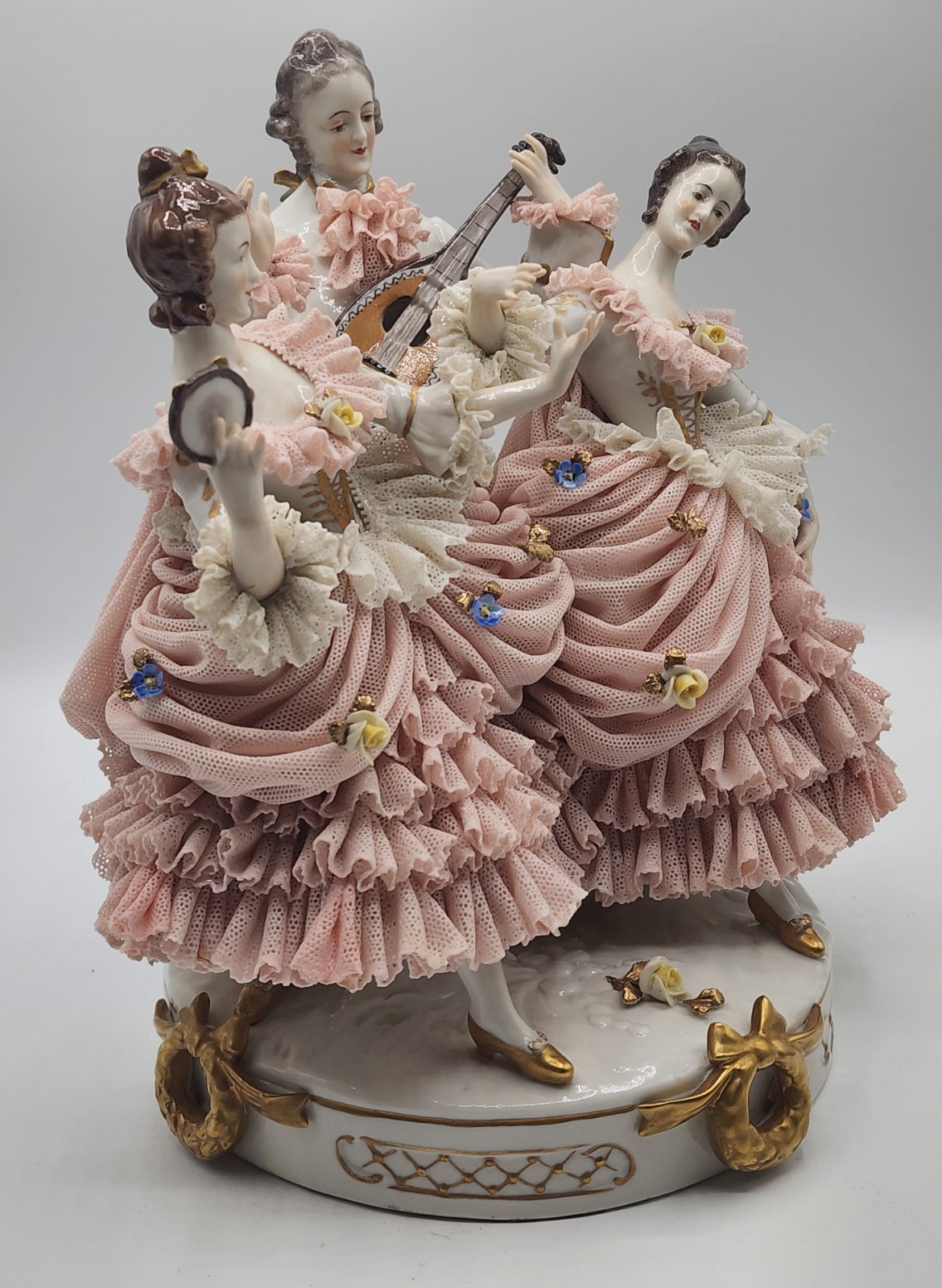 Lg. Antique Dresden Lace Franz Witter Figurine 3 Figures Dancing Pink 9″×9.5″