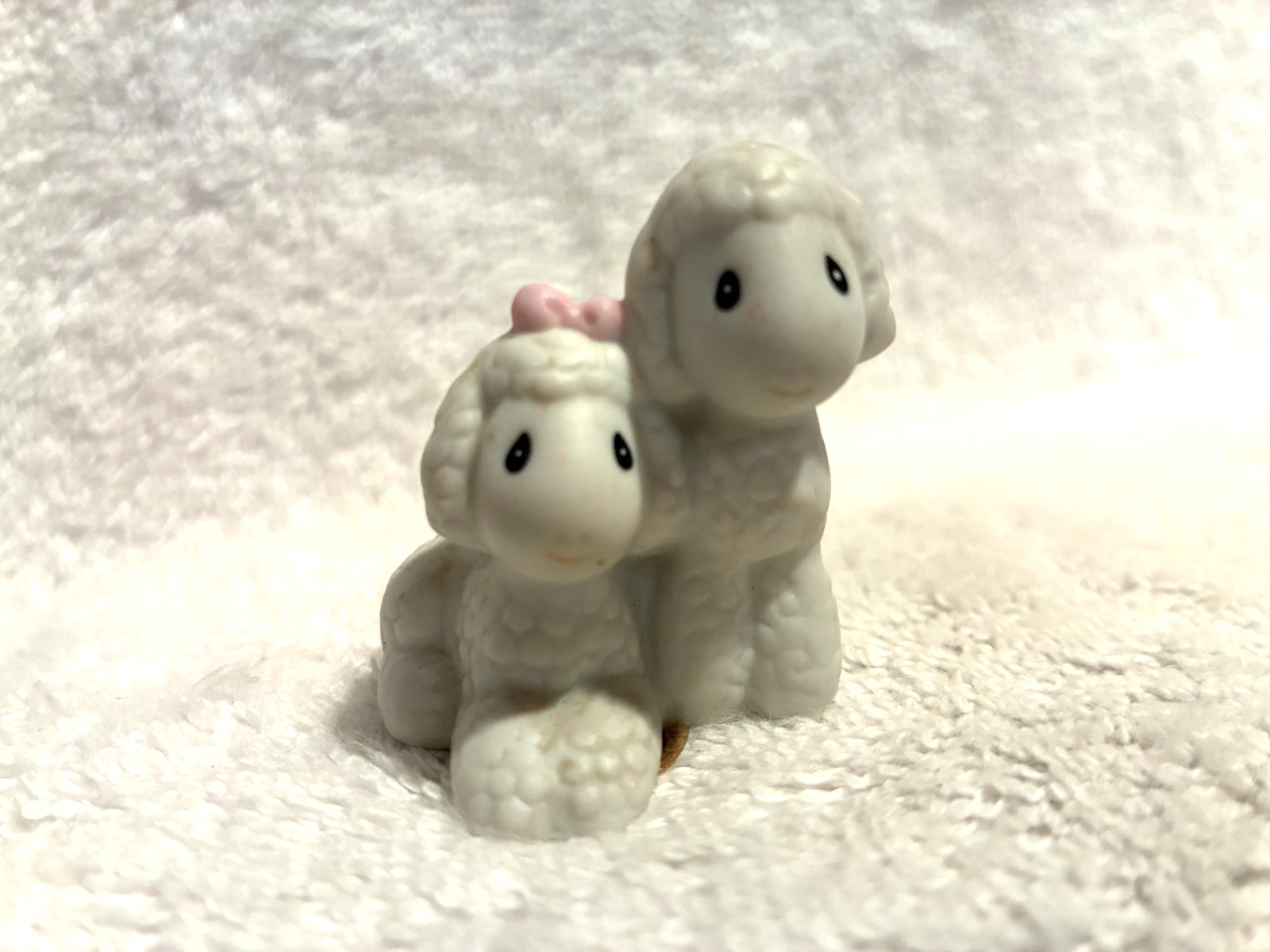 Precious Moments Noah’s Ark Sheep 1992 1 3/4″ T x 1 1/4″ x 1 1/4″