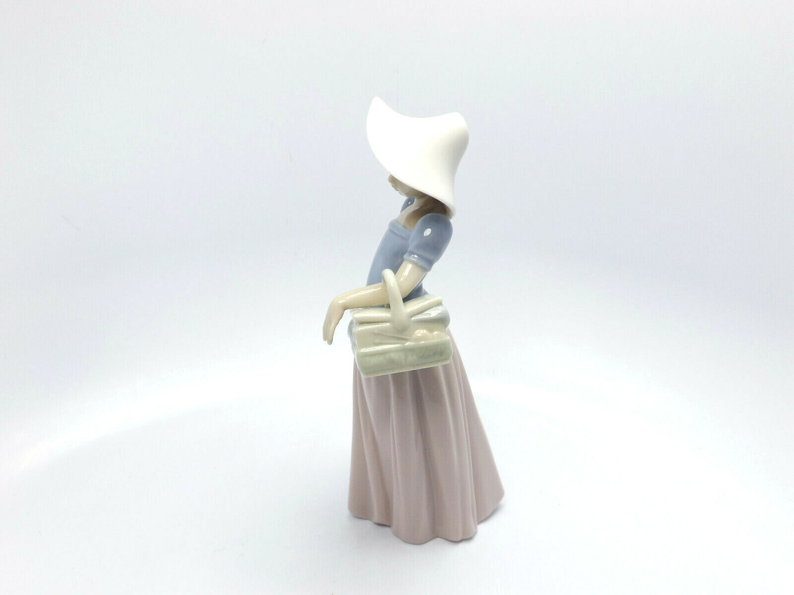 Lladro Figurine #6489 Tailor Made, 7 7/8″
