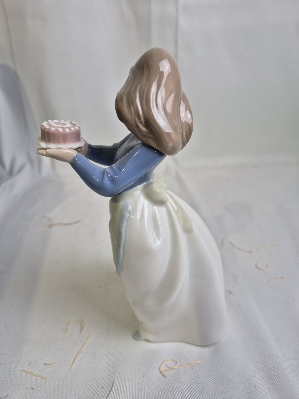 Vintage Lladro Nao Spain #1045 Puppy’s Birthday Girl with Cake Dog 7.5″ W/ Box