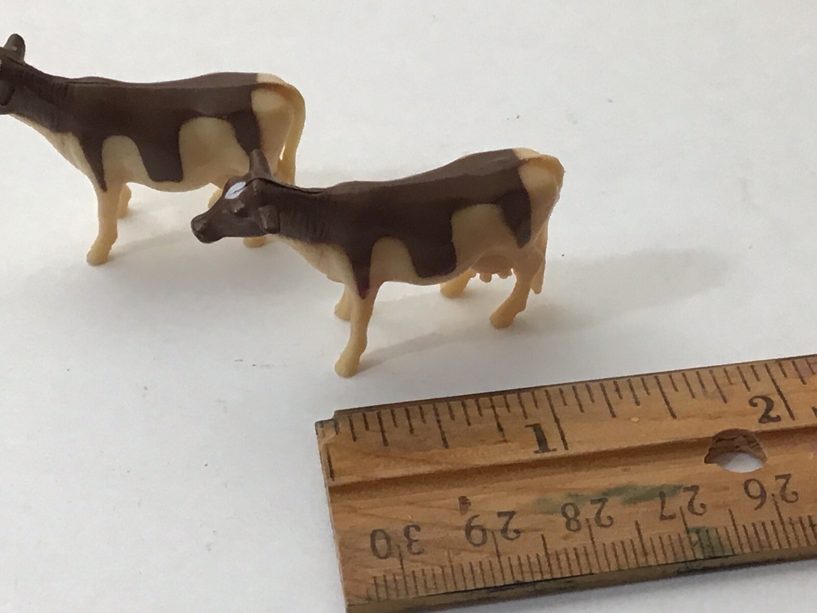 2Pcs PVC Farm Animal Figurines Toy Miniatures Realistic Cow 1″