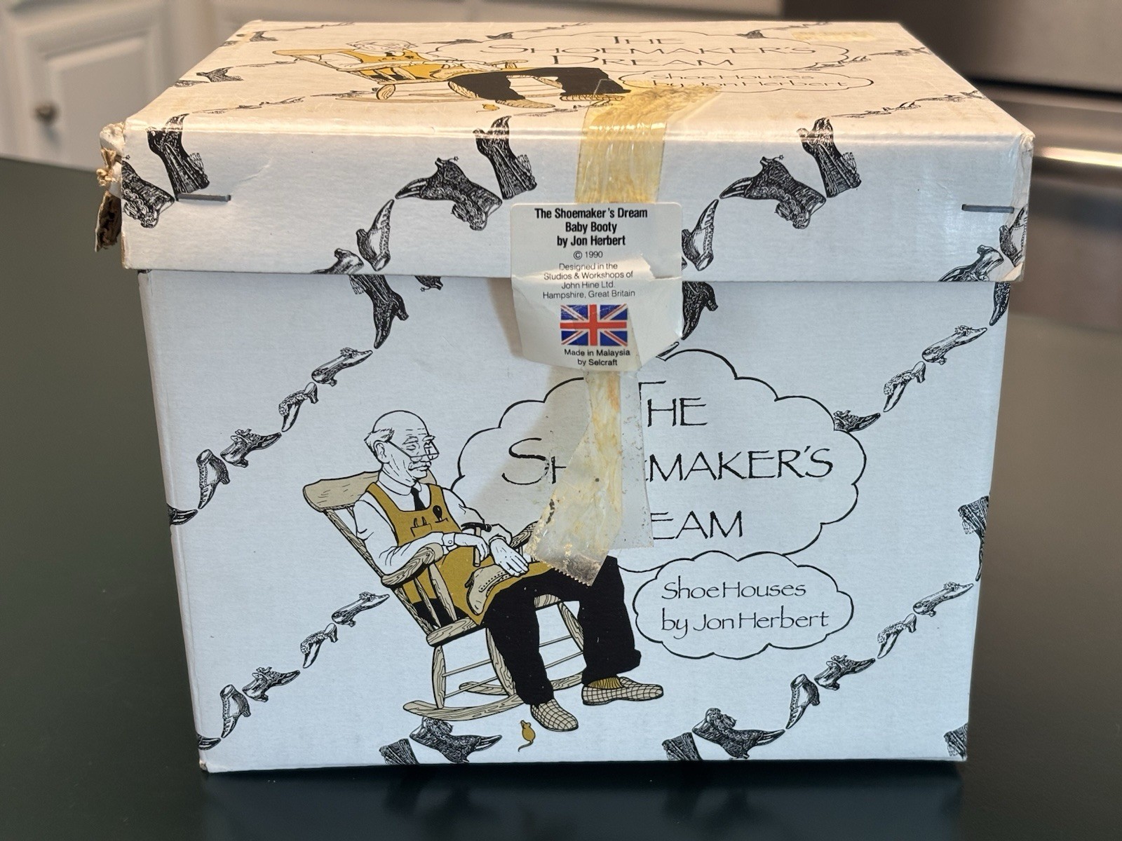 Shoemakers Dream Baby Booty Shoe House Figurine Pink 1990 Jon Herbert Box & COA