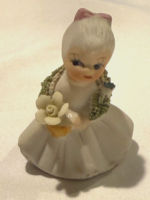 Vintage Napcoware 2.25″ Figurine – Girl With Pink Bow, Garland & Flowers