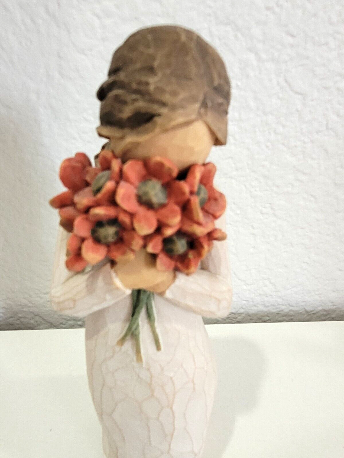 “Willow Tree ‘Surrounded By Love’ Figurine by Susan Lordi 2009 Edition w/Flowers