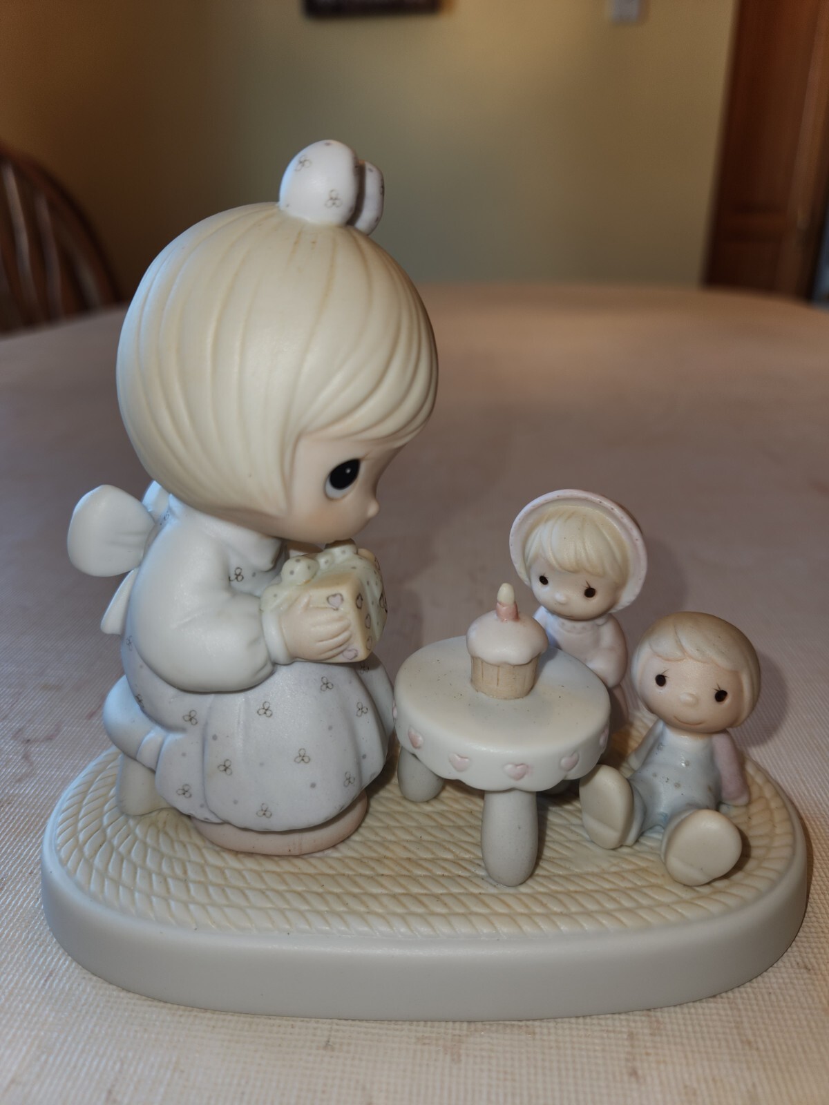 Precious Moments  ” MAY YOUR BIRTHDAY BE A BLESSING ” E2826 1983