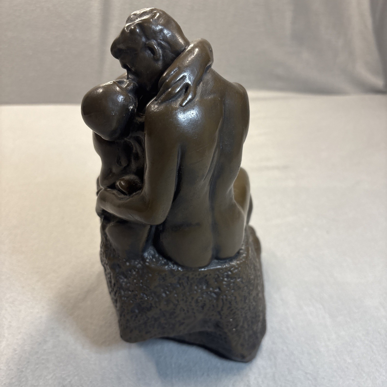 The Kiss by Rodin Statue 11″ Tall Bronze Color Metal Collectible Sculpture.