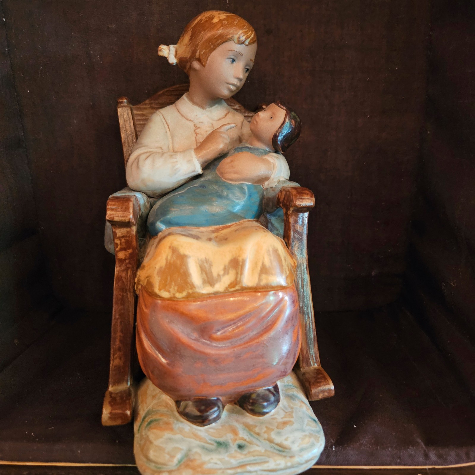 Lladro 1978 ” GIRL Woman IN ROCKING CHAIR w/ Child” #2089 RARE Matte finish 8.25