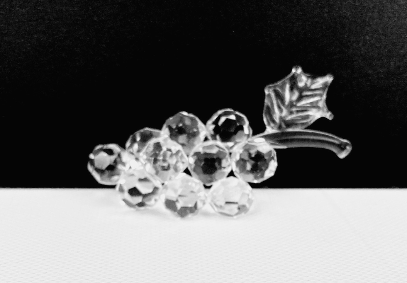 Vintage Multi Faceted Crystal Grapes On The Vine Cluster 3″ Beautiful Sparkle