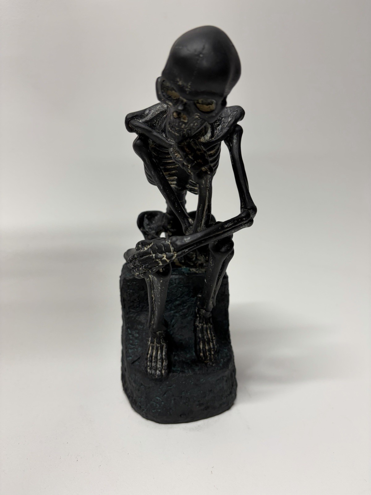 The Thinker Skeleton Home Decor Sculpture Thinking Man Black Rock W/ Tags