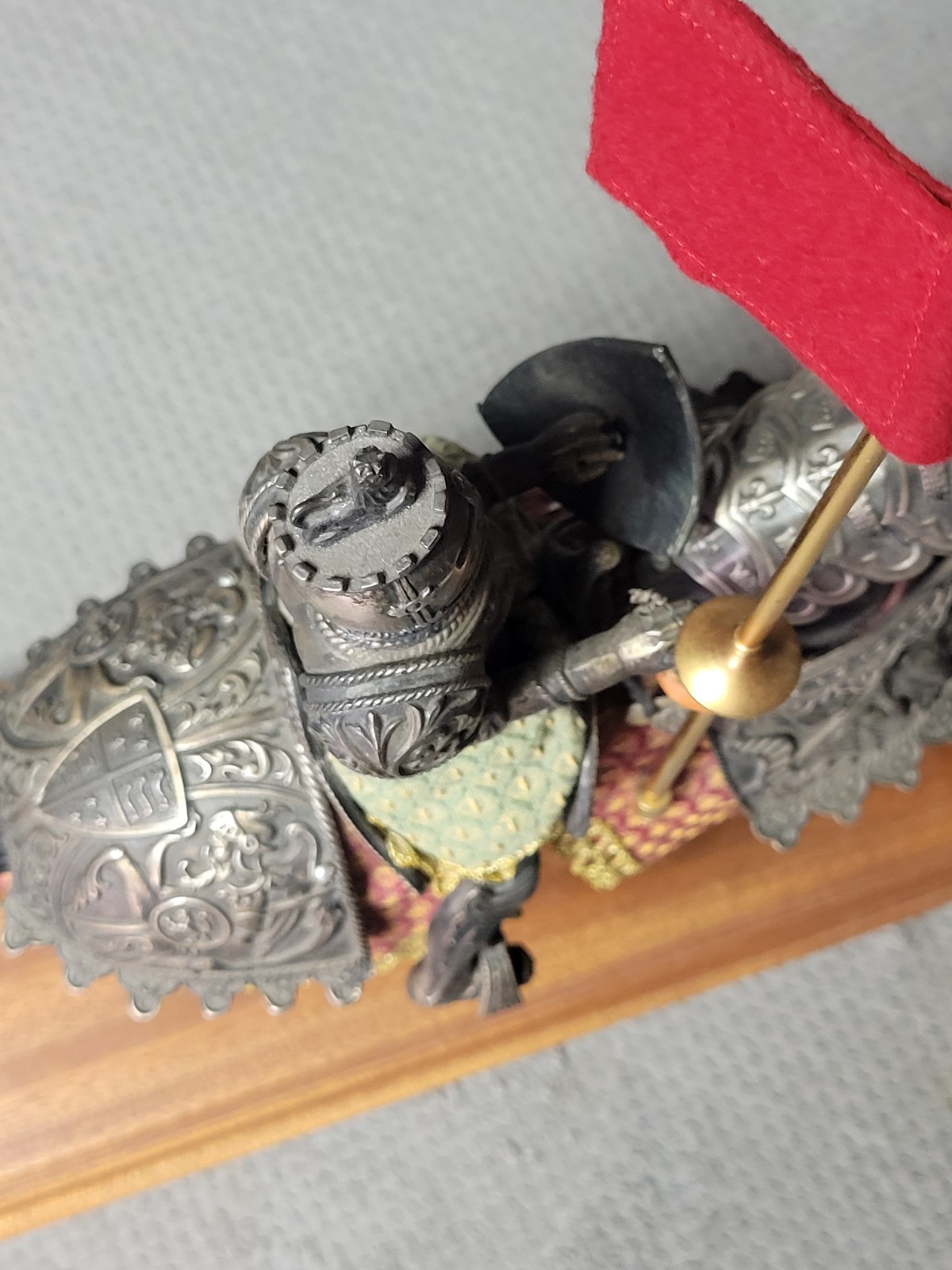 Armored Medieval Germanic Knight On Horse Lance Armadura Siglo XVI 13.5″ x 13.5″